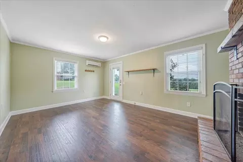 Living - 235 Arthur Cir, Ferrum, VA 24088 photo 5 of 6