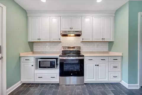 Kitchen - 235 Arthur Cir, Ferrum, VA 24088 photo 2 of 4