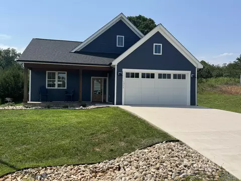 1054 Barrow Hills Dr, Huddleston, VA 24104