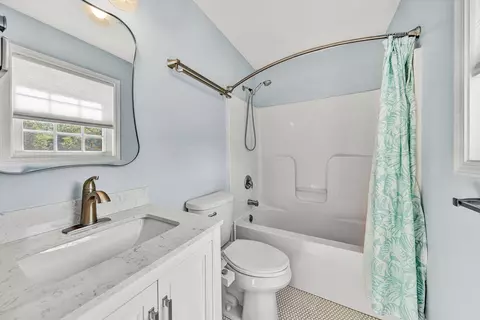 Bath - 1007 Murray Ave SE, Roanoke, VA 24013 photo 2 of 2