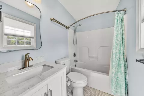 Bath - 1007 Murray Ave SE, Roanoke, VA 24013 photo 1 of 1