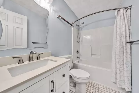 Bath - 1007 Murray Ave SE, Roanoke, VA 24013 photo 1 of 2