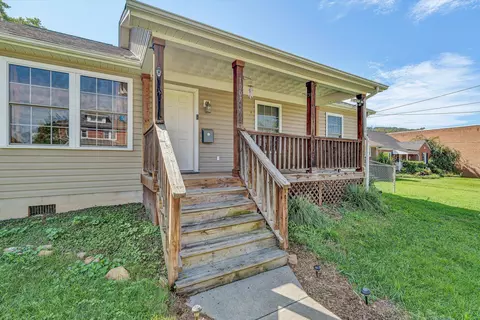 Exterior - 1007 Murray Ave SE, Roanoke, VA 24013 photo 2 of 12