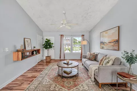 Living - 1007 Murray Ave SE, Roanoke, VA 24013 photo 3 of 4