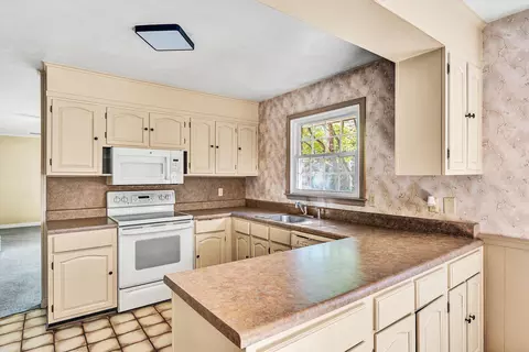 Kitchen - 5524 Highfields Rd, Roanoke, VA 24018 photo 1 of 5