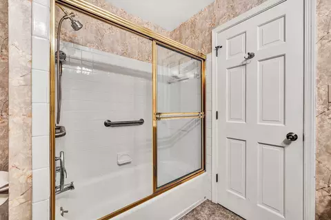 Bath - 5524 Highfields Rd, Roanoke, VA 24018 photo 5 of 5