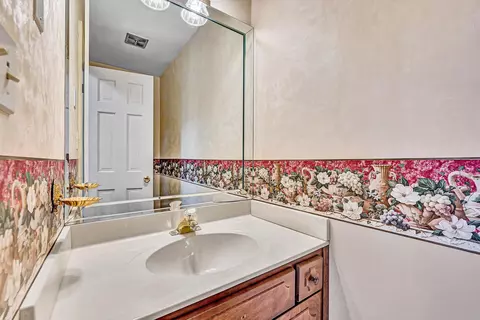Bath - 5524 Highfields Rd, Roanoke, VA 24018 photo 1 of 5