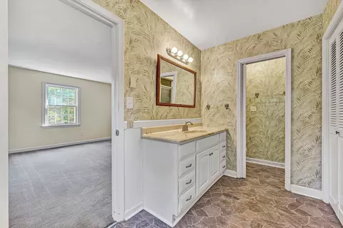 Bath - 5524 Highfields Rd, Roanoke, VA 24018 photo 2 of 5