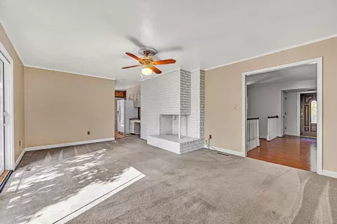 Living - 5524 Highfields Rd, Roanoke, VA 24018 photo 5 of 5