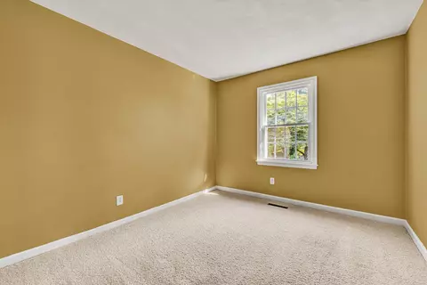 Bedroom - 5524 Highfields Rd, Roanoke, VA 24018 photo 2 of 4