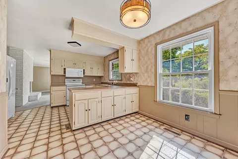 Kitchen - 5524 Highfields Rd, Roanoke, VA 24018 photo 5 of 5