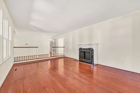Living - 5524 Highfields Rd, Roanoke, VA 24018 photo 2 of 5