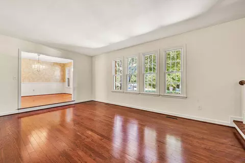 Living - 5524 Highfields Rd, Roanoke, VA 24018 photo 3 of 5