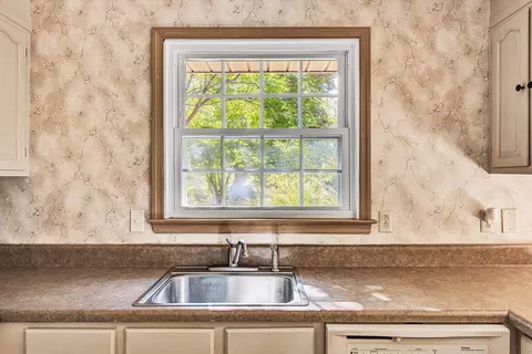 Kitchen - 5524 Highfields Rd, Roanoke, VA 24018 photo 2 of 5