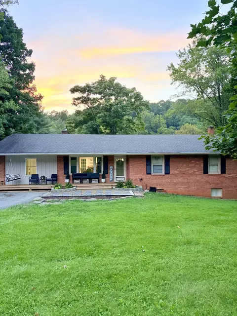 1084 Old Sessler Mill Rd, Troutville, VA 24175