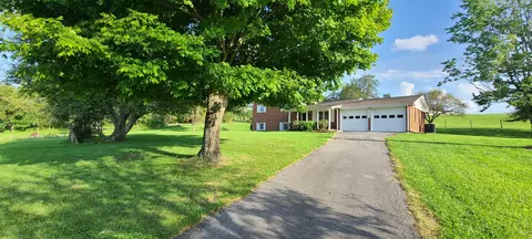 1699 Harman Dr, Christiansburg, VA 24073