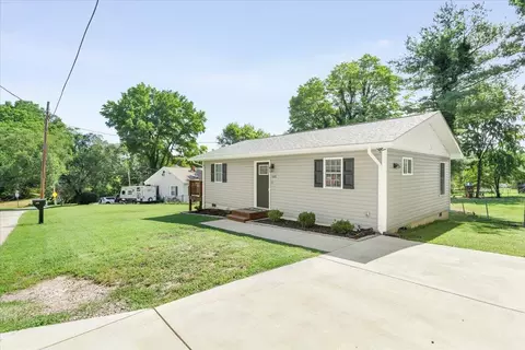 1101 Gearhart Rd SE, Roanoke, VA 24014