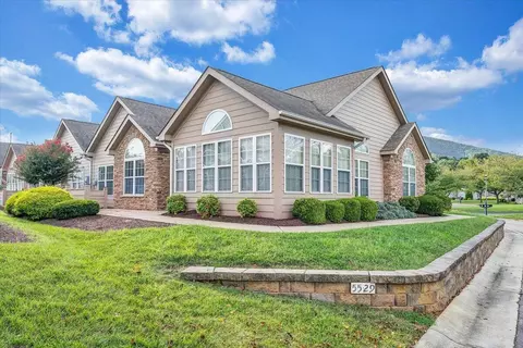 5529 Orchard Villas Cir, Roanoke, VA 24019