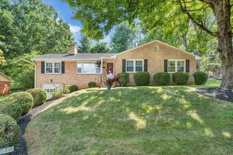 5728 Castle Rock Rd, Roanoke, VA 24018