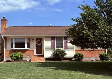 3920 Meadowlark Rd, Roanoke, VA 24018