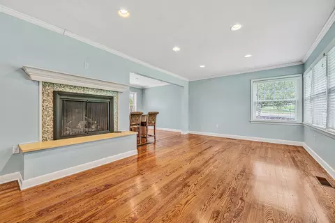 Living - 3545 Wright Rd SW, Roanoke, VA 24015 photo 2 of 3