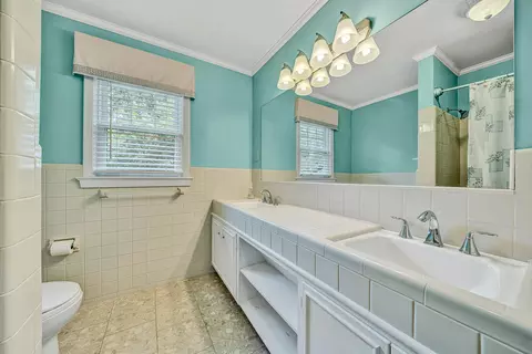 Bath - 3545 Wright Rd SW, Roanoke, VA 24015 photo 1 of 3
