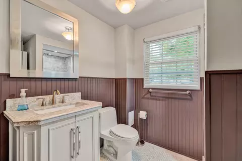Bath - 3545 Wright Rd SW, Roanoke, VA 24015 photo 3 of 3