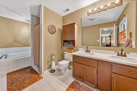 Bath - 5448 Highfields Rd, Roanoke, VA 24018 photo 2 of 5