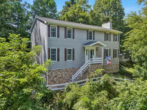 5448 Highfields Rd, Roanoke, VA 24018