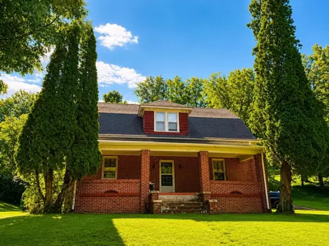 23 Byrd Hill Dr, Hot Springs, VA 24445