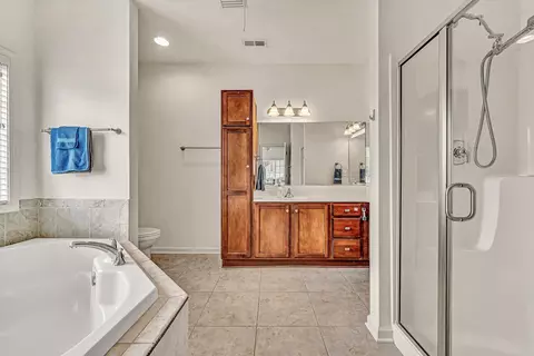 Bath - 92 Maple St, Salem, VA 24153 photo 2 of 3