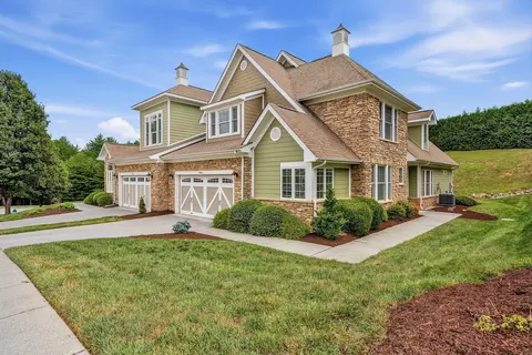 4941 Towne Dr, Roanoke, VA 24018