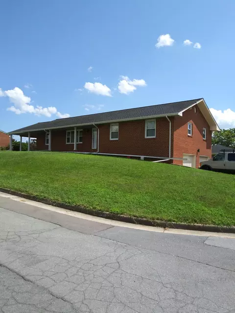 Exterior - 504 Bryan Dr, Vinton, VA 24179 photo 2 of 11