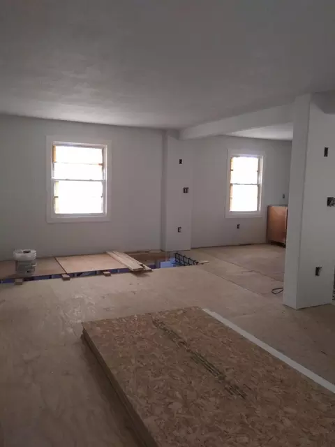 Living - 504 Bryan Dr, Vinton, VA 24179 photo 3 of 4