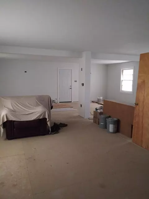 Living - 504 Bryan Dr, Vinton, VA 24179 photo 1 of 4