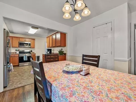 Dining - 611 E Augusta Ave, Vinton, VA 24179 photo 1 of 2