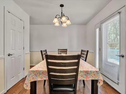 Dining - 611 E Augusta Ave, Vinton, VA 24179 photo 2 of 2