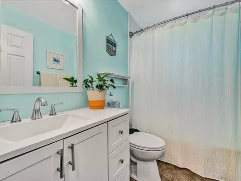 Bath - 611 E Augusta Ave, Vinton, VA 24179 photo 1 of 1