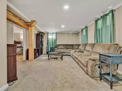 Living - 611 E Augusta Ave, Vinton, VA 24179 photo 4 of 5