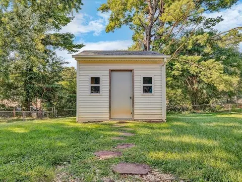 Exterior - 611 E Augusta Ave, Vinton, VA 24179 photo 5 of 8