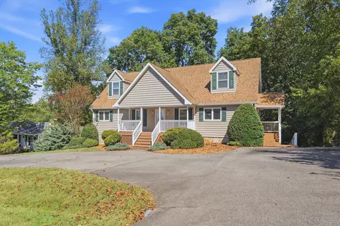 310 Indian Pointe Dr, Hardy, VA 24101