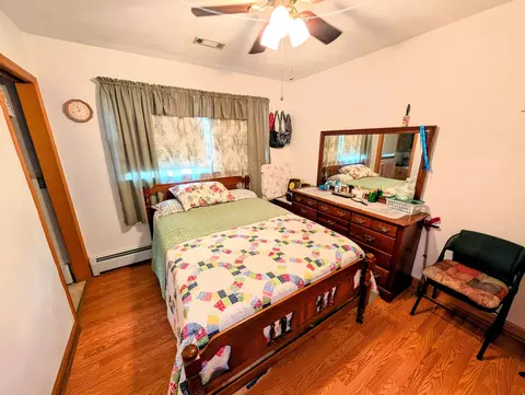 Bedroom - 301 E Fudge St, Covington, VA 24426 photo 1 of 1
