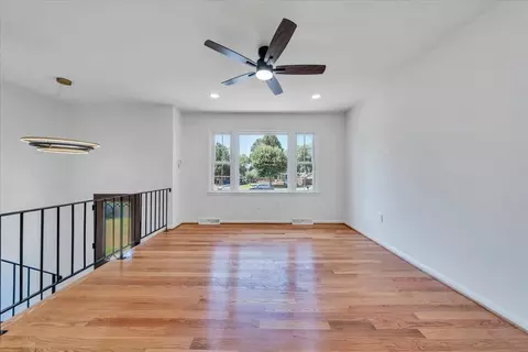 Living - 633 Two Tree Ln NE, Roanoke, VA 24019 photo 2 of 5