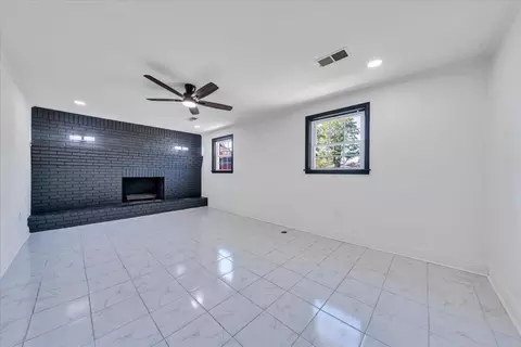 Living - 633 Two Tree Ln NE, Roanoke, VA 24019 photo 5 of 5