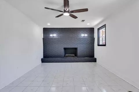 Living - 633 Two Tree Ln NE, Roanoke, VA 24019 photo 4 of 5