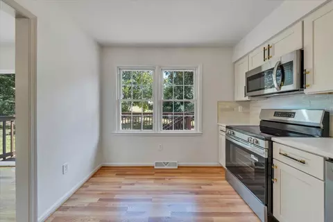 Kitchen - 633 Two Tree Ln NE, Roanoke, VA 24019 photo 4 of 4