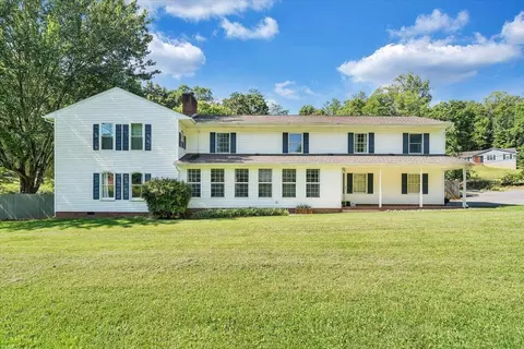 1261 Mountain Pass Rd, Blue Ridge, VA 24064