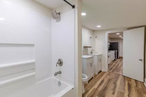 Bath - 446 Tinker Ave, Vinton, VA 24179 photo 2 of 2