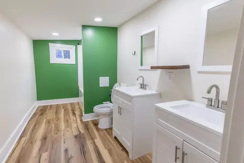 Bath - 446 Tinker Ave, Vinton, VA 24179 photo 1 of 2