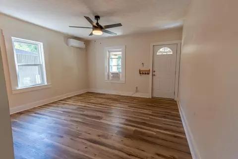 Living - 446 Tinker Ave, Vinton, VA 24179 photo 2 of 2